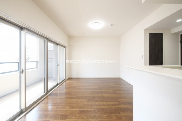 ベルンガーデン上本町の居間・リビング