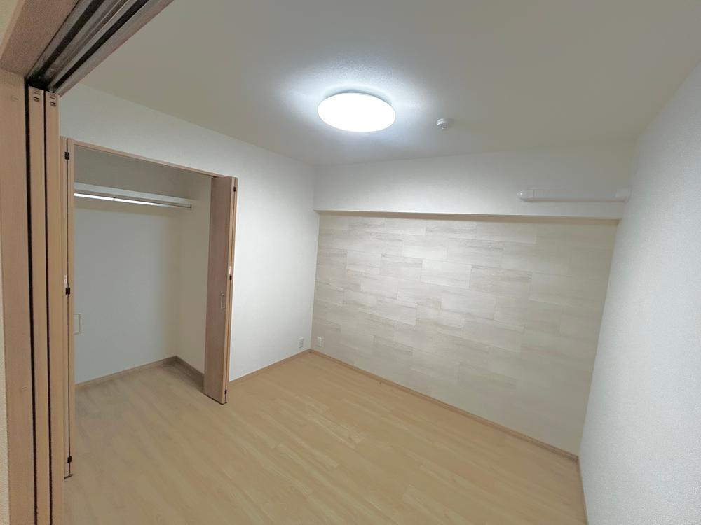 労住まきのハイツ3号棟の子供部屋|洋室4.9帖
■物件内覧・資金計画相談・住宅ローン相談、リフォーム相談、お問合せ受付中■
※当日・翌日のご内覧、ご相談はお電話でのお問合せがスムーズです！
