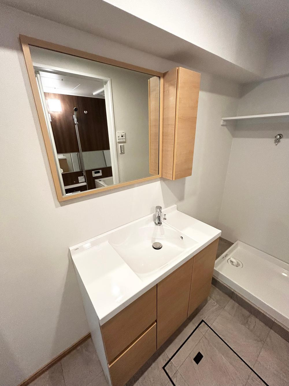 労住まきのハイツ3号棟の独立洗面台|シャワー付き洗面化粧台
■物件内覧・資金計画相談・住宅ローン相談、リフォーム相談、お問合せ受付中■
※当日・翌日のご内覧、ご相談はお電話でのお問合せがスムーズです！