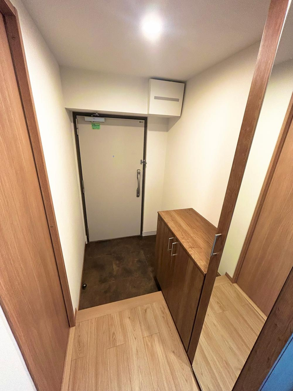 労住まきのハイツ3号棟の玄関|玄関収納
■物件内覧・資金計画相談・住宅ローン相談、リフォーム相談、お問合せ受付中■
※当日・翌日のご内覧、ご相談はお電話でのお問合せがスムーズです！