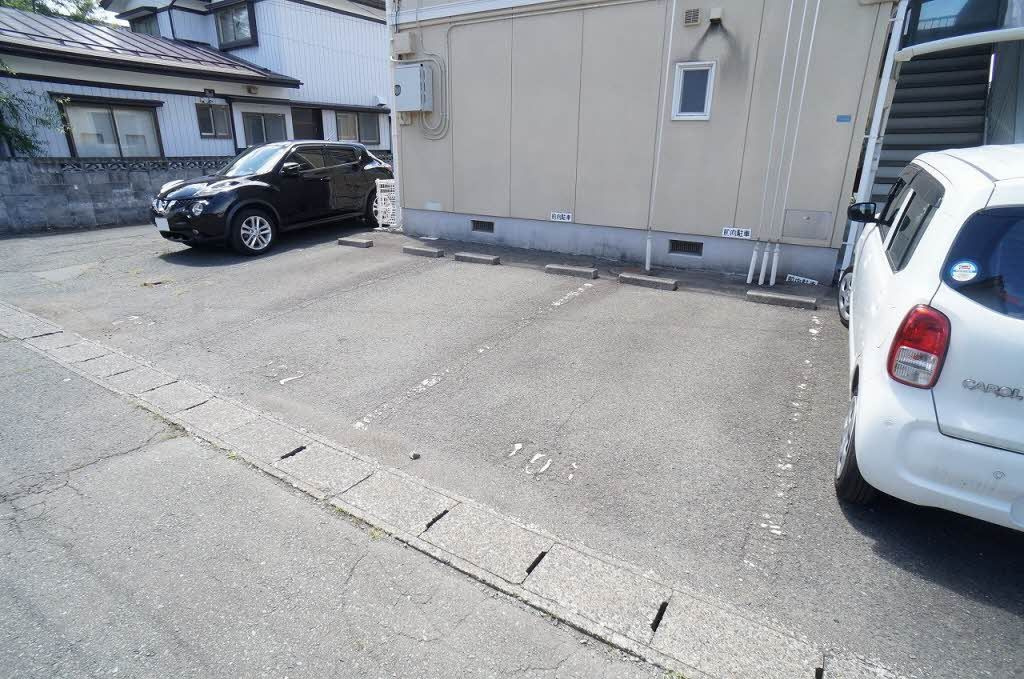 フレグランスＫの駐車場