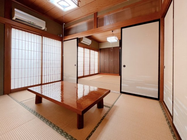 【中古戸建】太田市西新町の和室|■和室｜旅館のような趣を感じられる、くつろぎの住空間です。落ち着いた和の雰囲気が、日々の暮らしに癒しをもたらします♪
