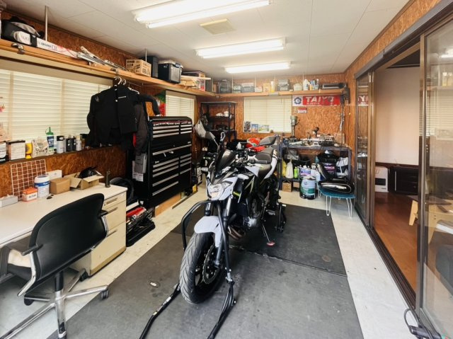 【中古戸建】太田市西新町の収納|■バイクガレージ｜大切なバイクを盗難や雨風から守れる、安心のガレージスペースです。メンテナンスやカスタムも楽しめる、趣味の時間が充実するバイクガレージ(^^♪