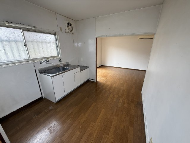中曽司町戸建の居間・リビング