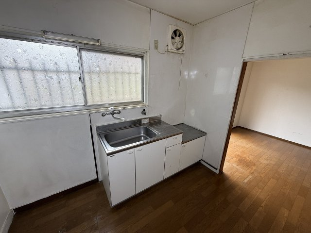 中曽司町戸建のキッチン