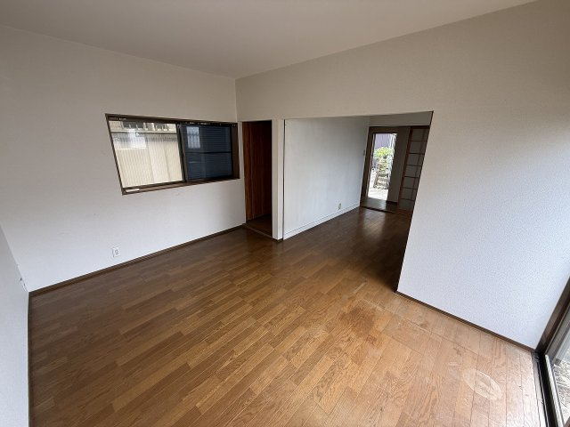 中曽司町戸建の居間・リビング
