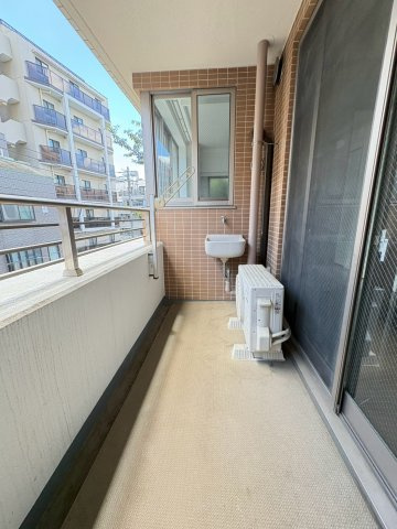 ウィンドステージ府中宮西のバルコニー