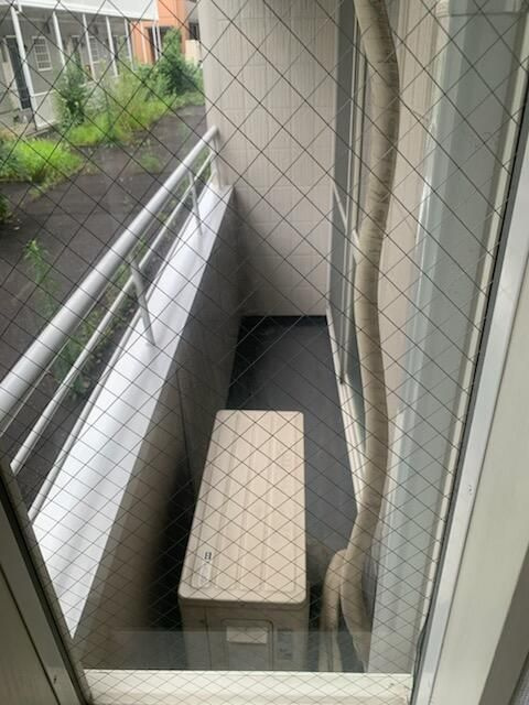 松戸市新松戸３丁目のアパートのバルコニー