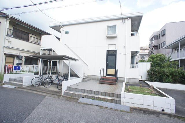 松戸市新松戸３丁目のアパートの外観