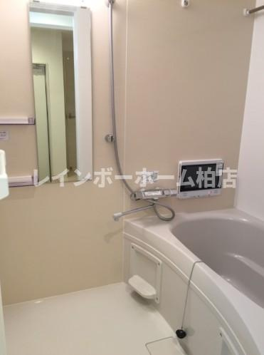 特典：仲介手数料が無料です!!の浴室|浴室TVがあります