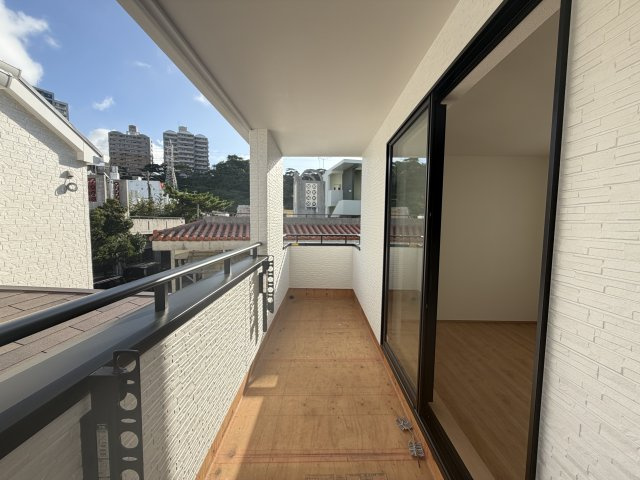 浦添市牧港1丁目（全2棟）A号棟のバルコニー|A号棟　インナーバルコニー♪