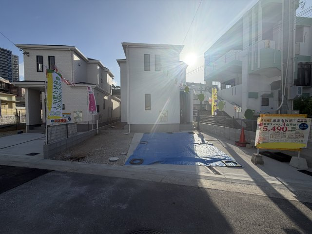 浦添市牧港1丁目（全2棟）A号棟の外観|A号棟　並列駐車3台可♪
