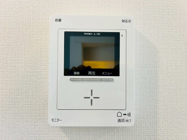 【防犯設備】 | 中野区沼袋１丁目　中古戸建て | 来訪者を映像で確認できる、安心のモニター付きインターホン