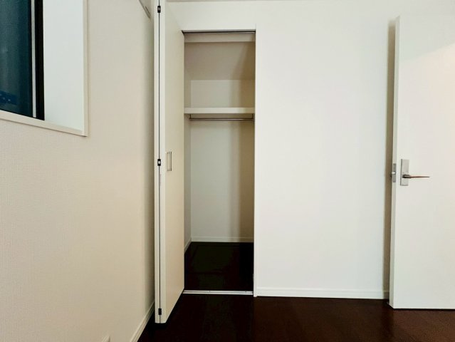 【収納】 | 中野区沼袋１丁目　中古戸建て | 毎日の暮らしを快適にする、便利なクローゼットを設置