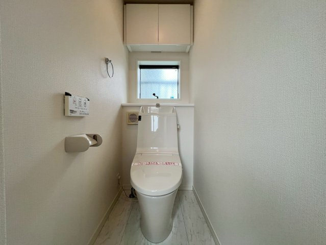 【トイレ】 | 中野区沼袋１丁目　中古戸建て | 落ち着いた空間で、快適にお使いいただけるトイレです
