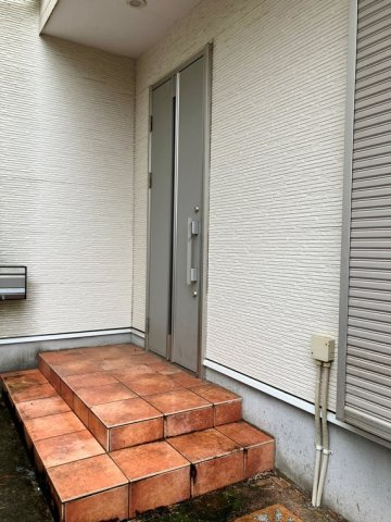 茅ヶ崎市南湖３丁目の一戸建てのエントランス