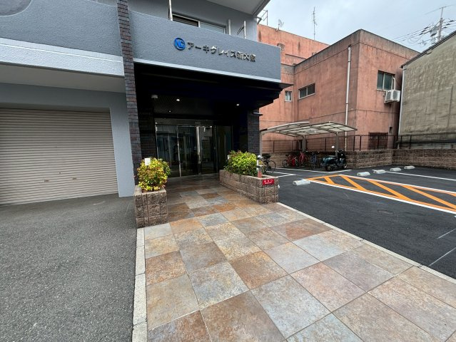 アーキグレイス新大阪のエントランス