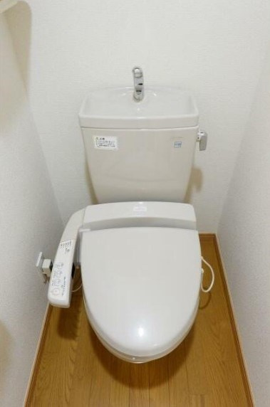 中野区丸山１丁目の賃貸マンションのトイレ