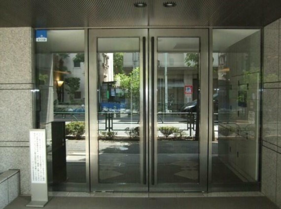 中野区丸山１丁目の賃貸マンションのエントランス