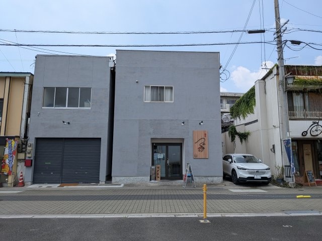 都城市上町の住付店舗の外観