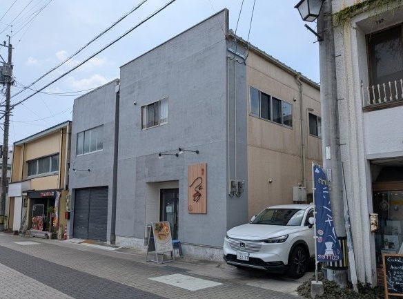 都城市上町の住付店舗の外観