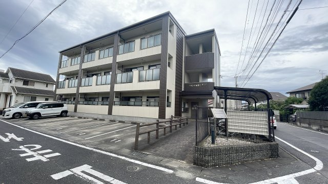 グランシャリオ公家の駐車場