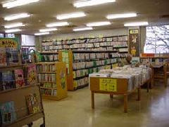 府中市立武蔵台図書館まで479m