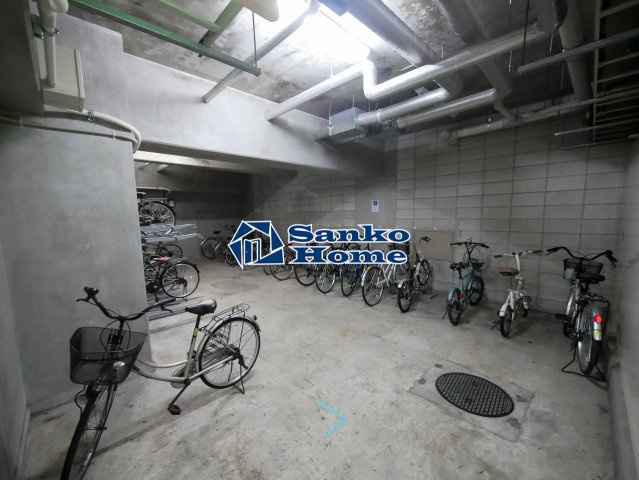 ウィン浅草の駐車場