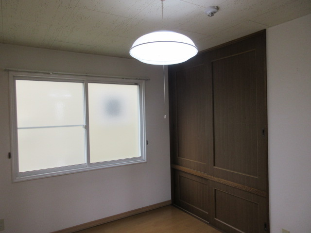 橋本ハイツの洋室