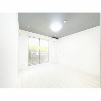 【居間・リビング】 | ウェルスクエア三軒茶屋 | 洋室のお部屋です。