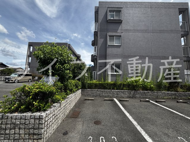 ランデックス弐番館の駐車場|駐車場があります
