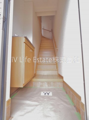 小平市小川町１丁目のアパートの玄関
