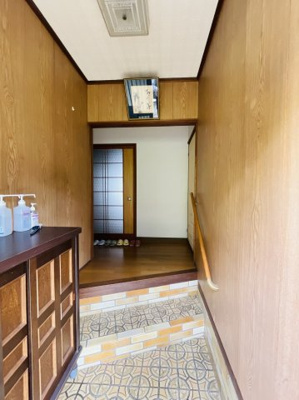 【玄関】 | 相生市千尋町/中古戸建 | 明るい玄関です