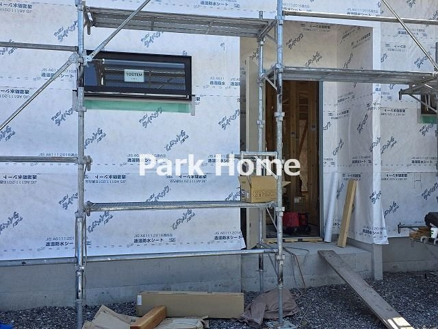 高知市南万々 -D号地- 新築戸建ての外観パース|敷地51坪超を活かした並列駐車3台可能なゆとりある外観計画です。西側道路に面し車出し入れもスムーズに行えます。