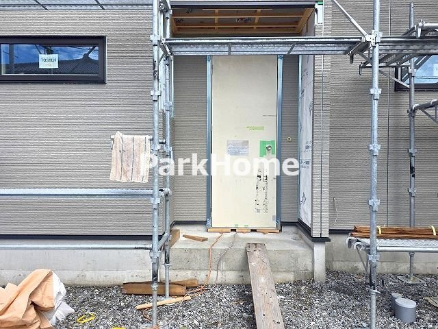 高知市南万々 -D号地- 新築戸建ての玄関|D号地　2026.8月：建築中