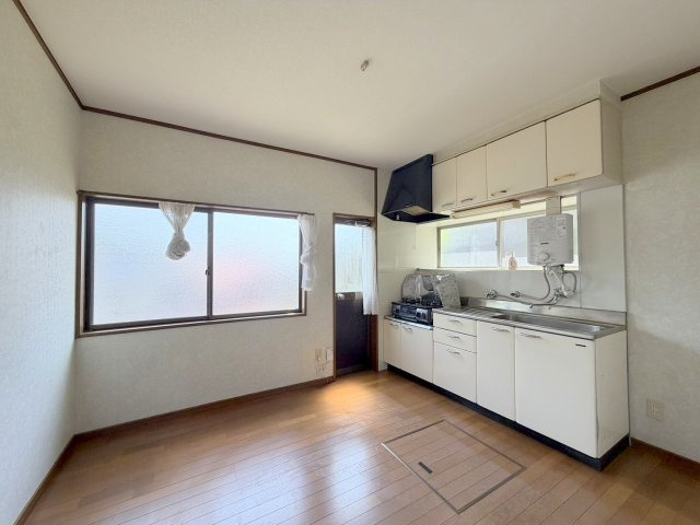 安芸郡府中町桜ケ丘の倉庫の居間・リビング