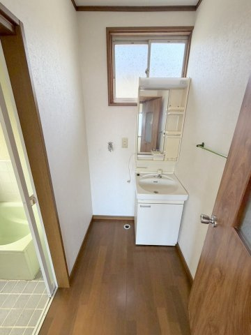 安芸郡府中町桜ケ丘の倉庫の居間・リビング