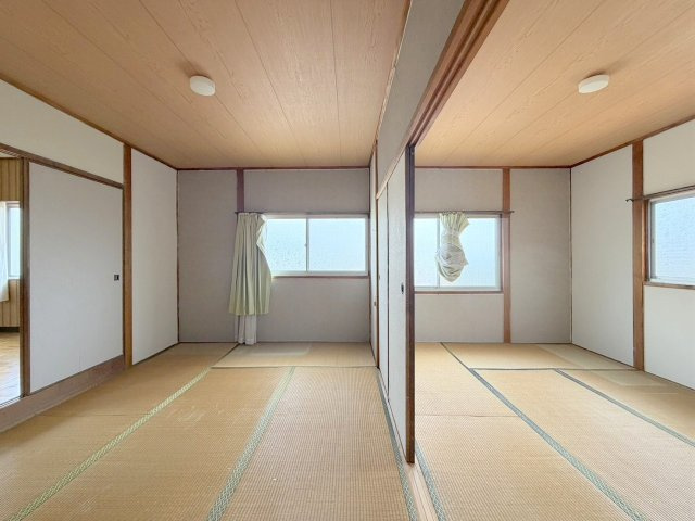 安芸郡府中町桜ケ丘の倉庫の和室