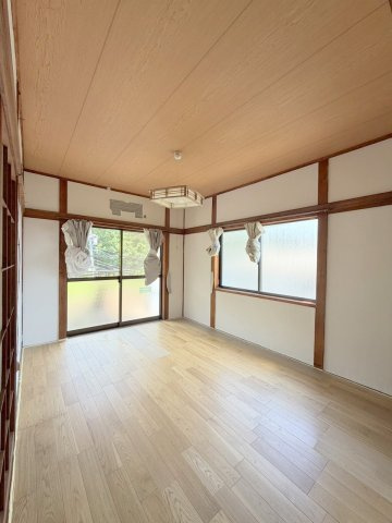 安芸郡府中町桜ケ丘の倉庫の居間・リビング
