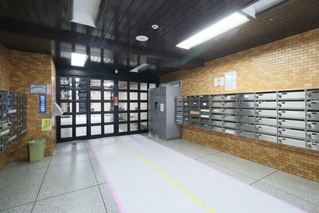 ダイアパレス新宿１丁目のエントランス