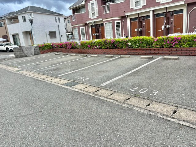ルクプル　プラースの駐車場