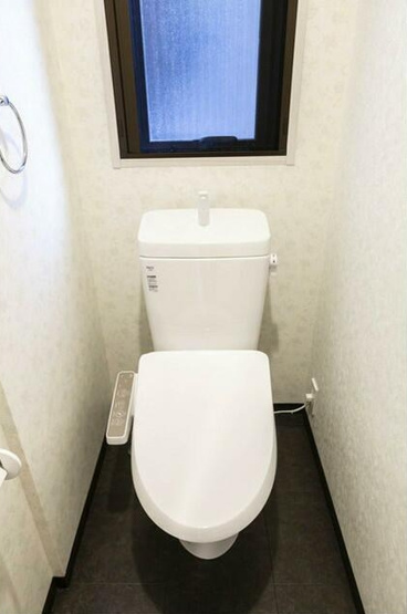 【トイレ】 | シェル中野弥生町 | 温水洗浄便座。
