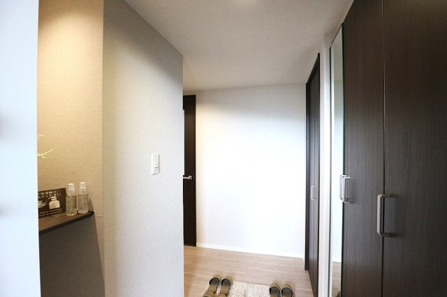 メロディーハイム楠葉7番館の内装|玄関ホール
■物件内覧・資金計画相談・住宅ローン相談、リフォーム相談、お問合せ受付中■
※当日・翌日のご内覧、ご相談はお電話でのお問合せがスムーズです！
