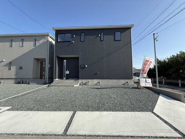 磐田市森本　第1の駐車場|お家の前には車種にもよりますが、約2～3台分の駐車スーペースが確保されております。