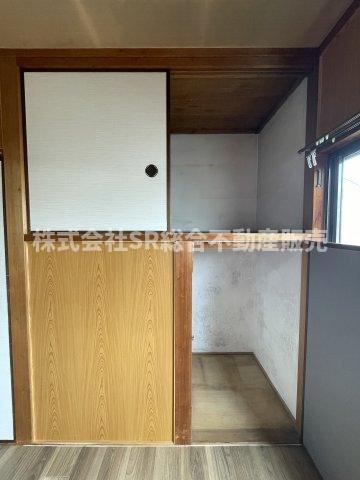 横小路町5丁目中古戸建の収納|奥行きのある収納です！
