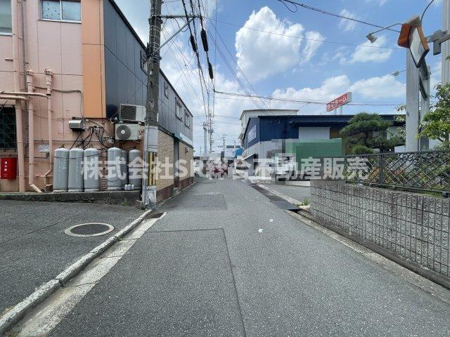 横小路町5丁目中古戸建の前面道路含む現地写真|前面道路含む現地写真です