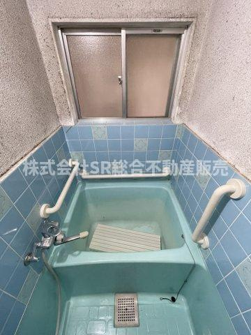 横小路町5丁目中古戸建の浴室|ユニットバスへ新調されても良いですね♪