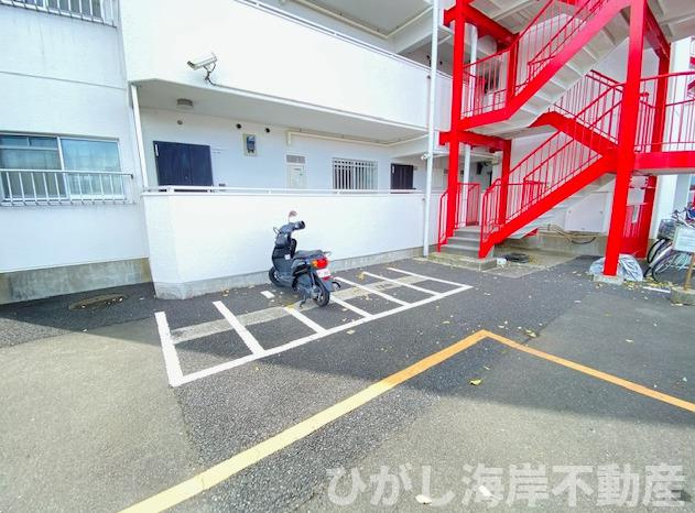 オクトピア東八幡２　の駐車場