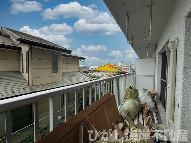 オクトピア東八幡２　のバルコニー|8月27日撮影　新規リフォーム中　バルコニー