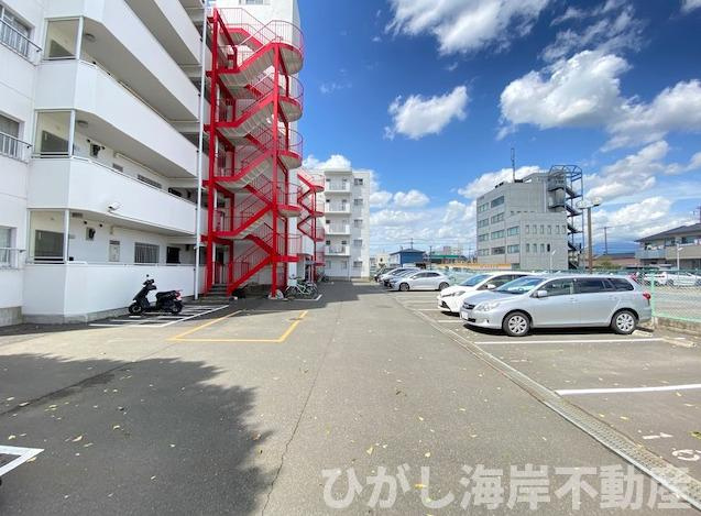 オクトピア東八幡２　の駐車場|敷地内駐車場